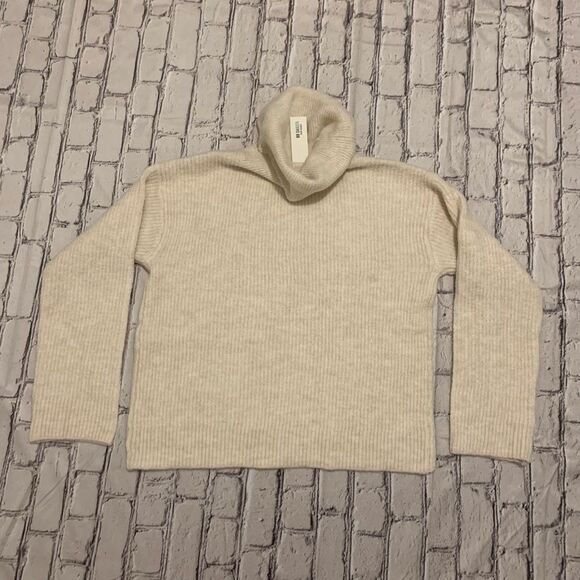 BB Dakota Turtleneck Ribbed sweater NWT Small - Picture 2 of 6